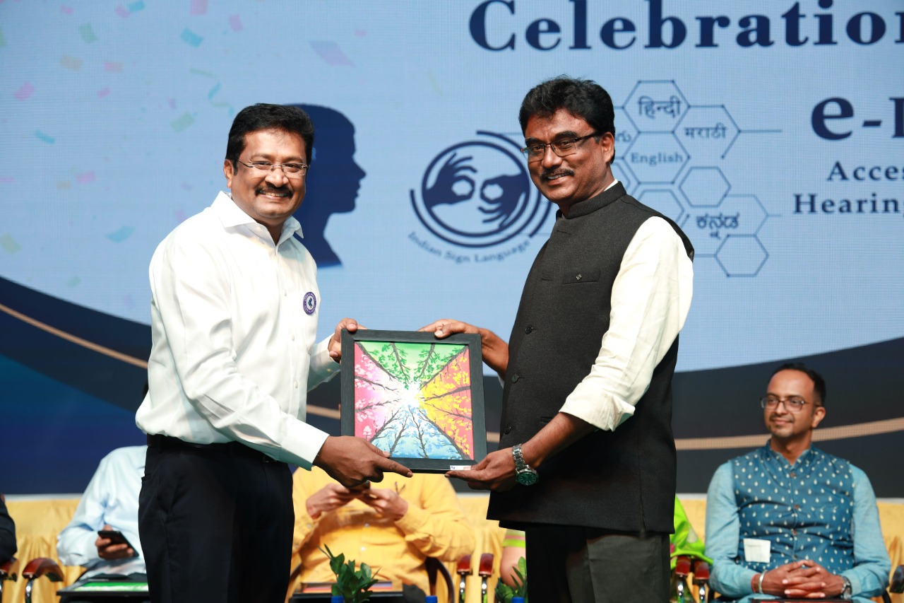 A unique E-Learning Accessible content launched by ASHRAY-AKRUTI in association with QUALCOMM for hearing impaired students Launched by Smt. DIVYA DEVARAJAN, IAS, Special secretary to Govt. of Telangana.